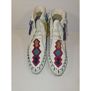 VINTAGE LJ SIMONE White Leather MOCCASIN BOOTS SIZE 7B
